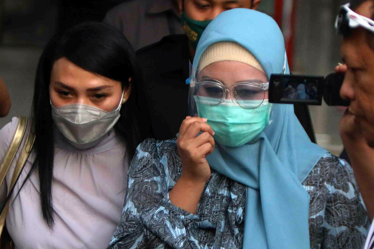 KPK Periksa Istri Eks...