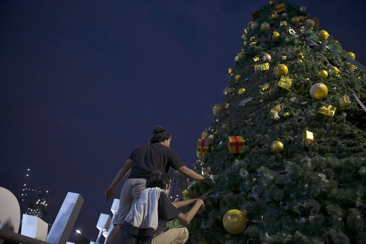 Pohon Natal Raksasa...