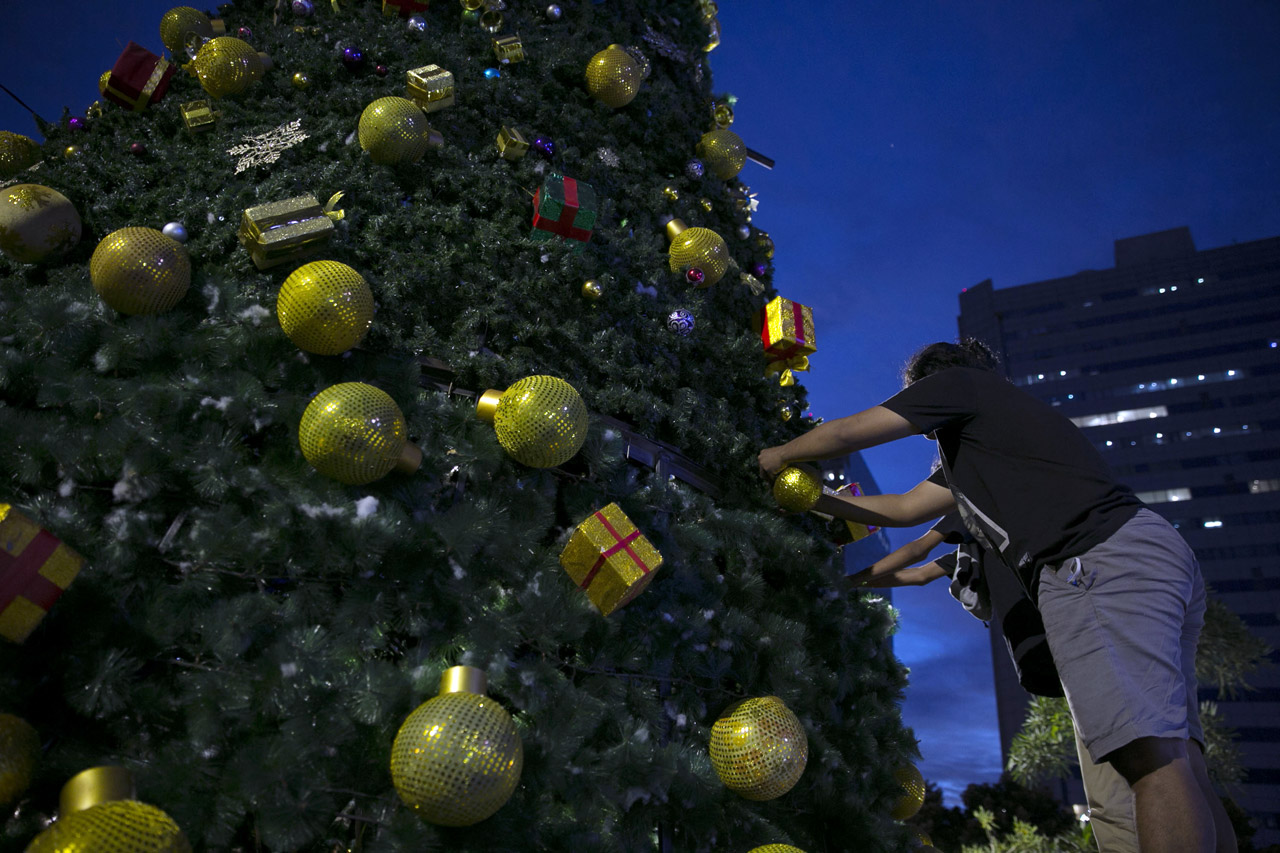 Pohon Natal Raksasa...