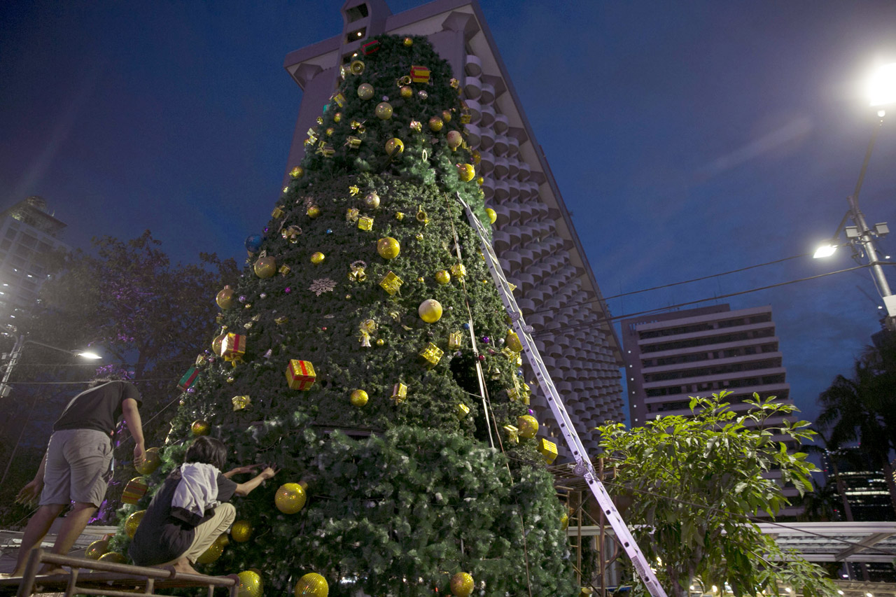 Pohon Natal Raksasa...