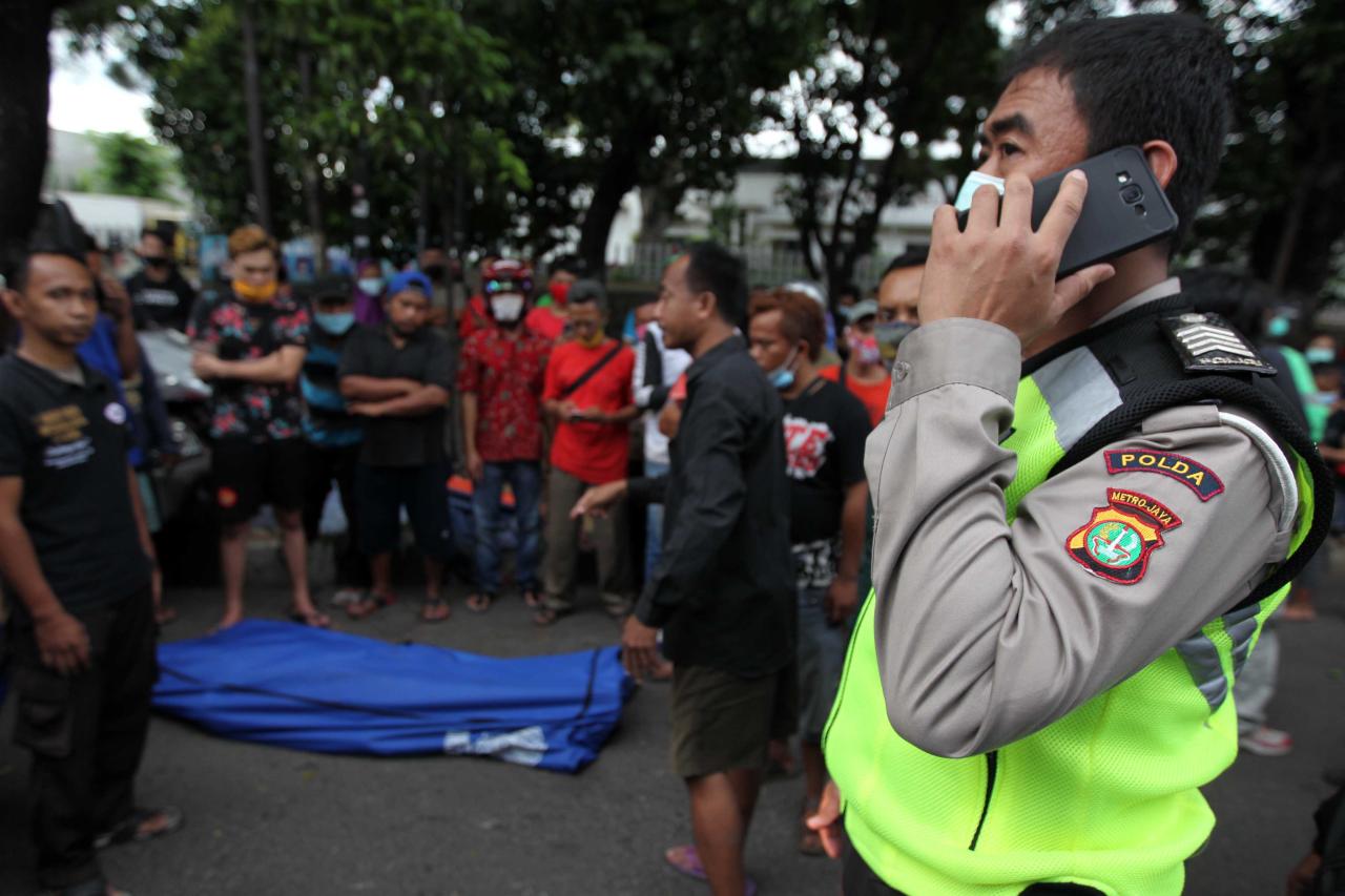 Penjual Gorengan Meregang...