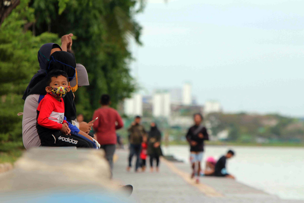 Murah Meriah, Warga...