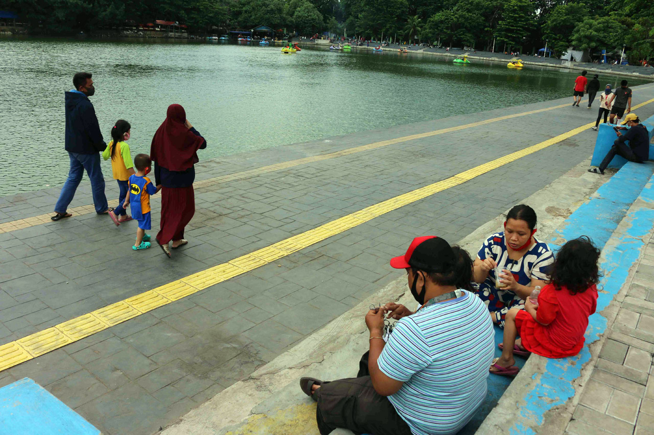 Murah Meriah, Warga...