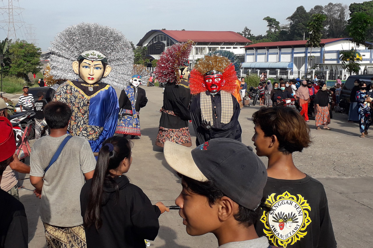 Pengamen Ondel-Ondel,...