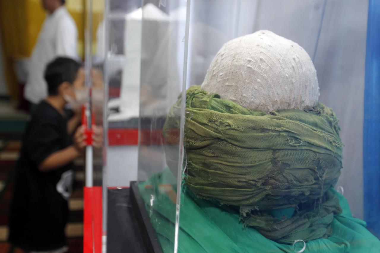 Rambut hingga Pedang...