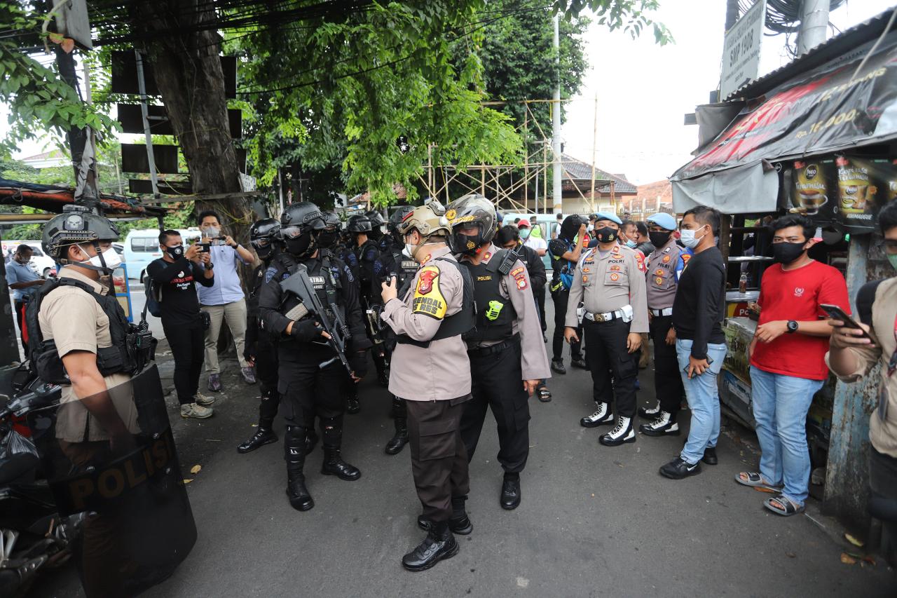 Jelang Penertiban, Brimob...