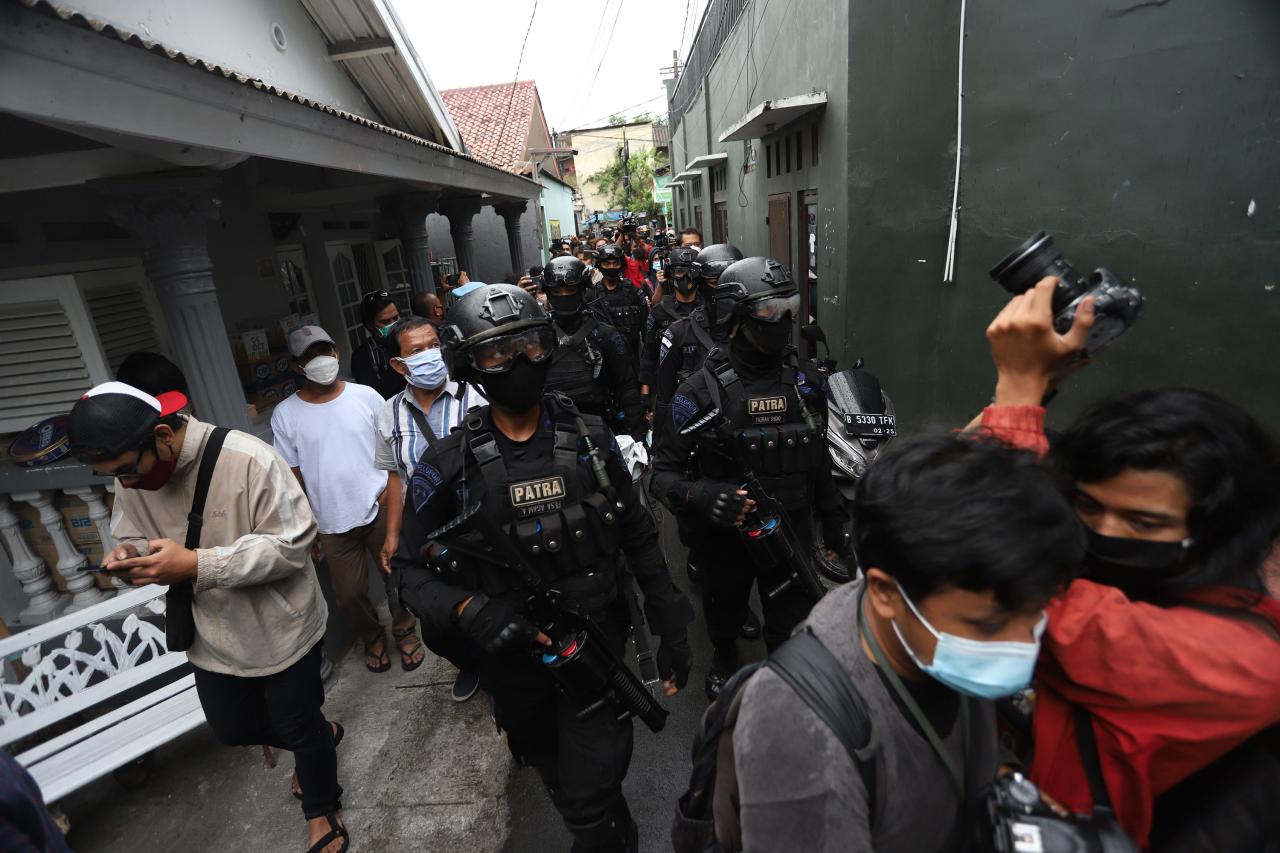 Jelang Penertiban, Brimob...
