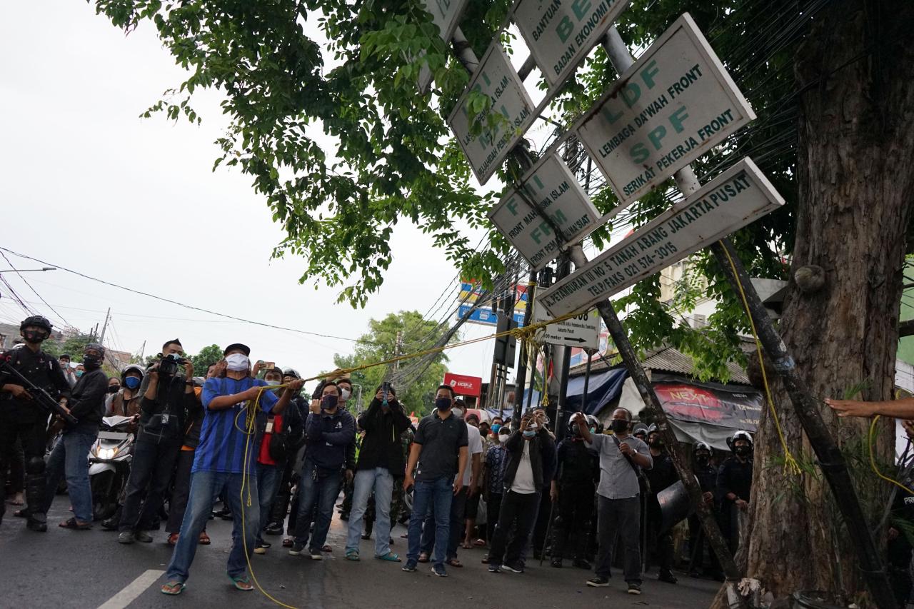 Resmi Dibubarkan Pemerintah,...
