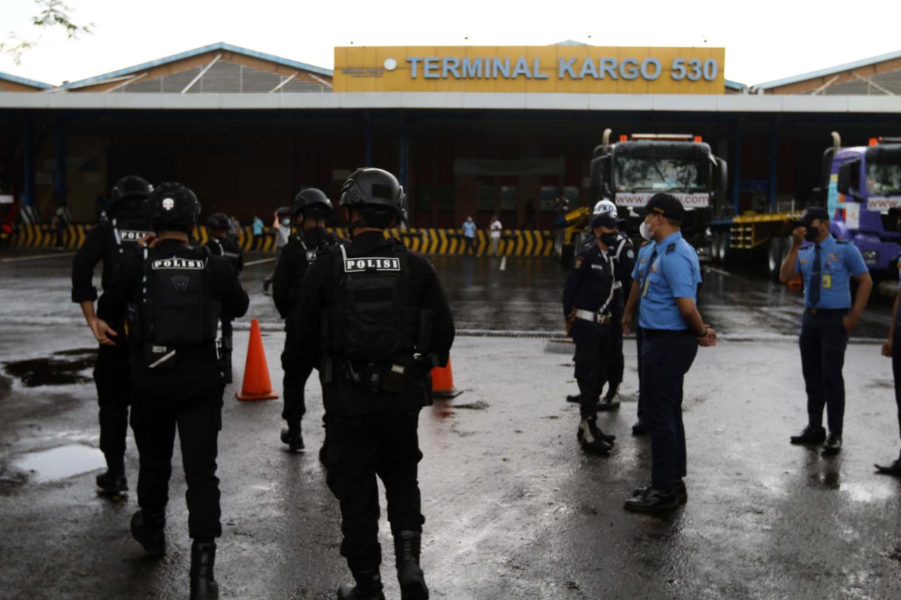 Tiba di Terminal Cargo...