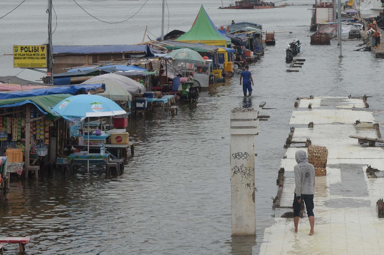 Banjir Rob Kembali Genangi...