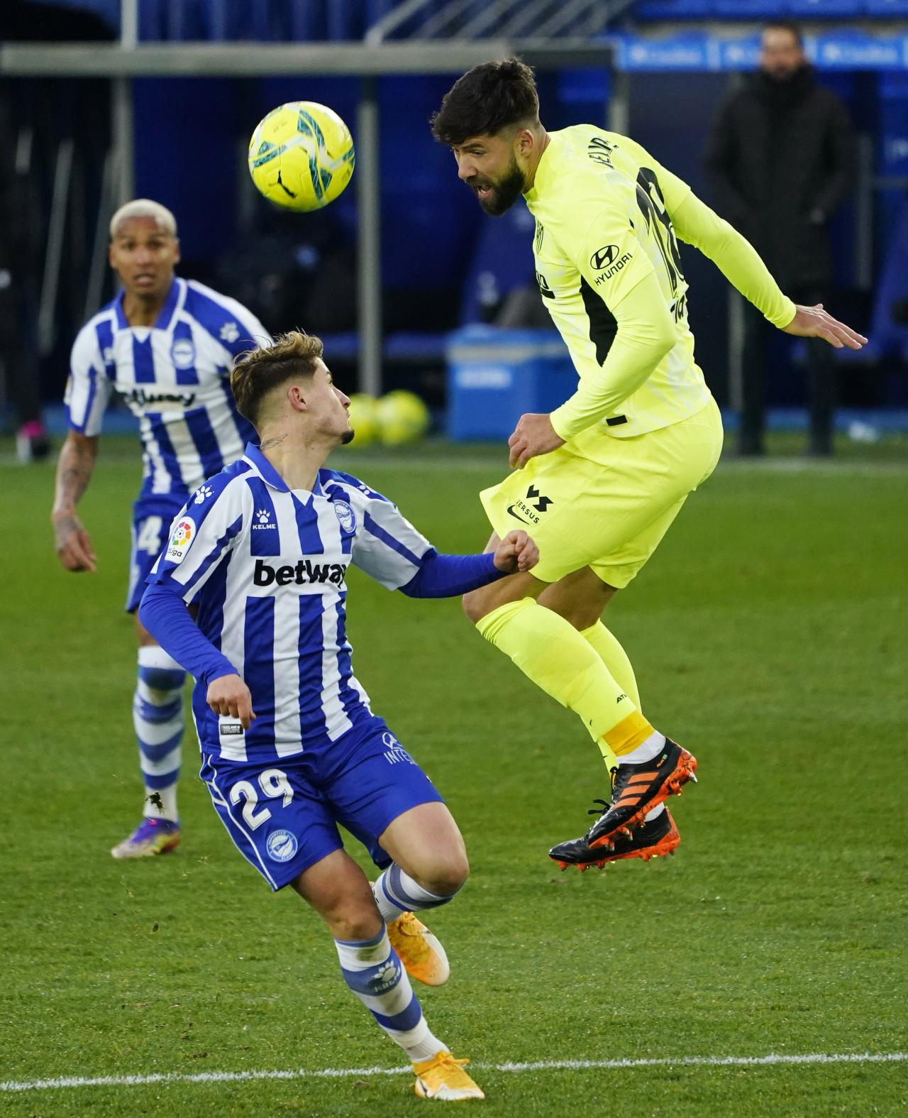 Bekuk 2-1 Alaves, Atletico...