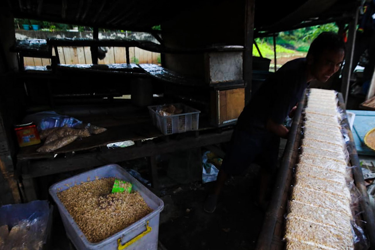Perajin Tahu dan Tempe...