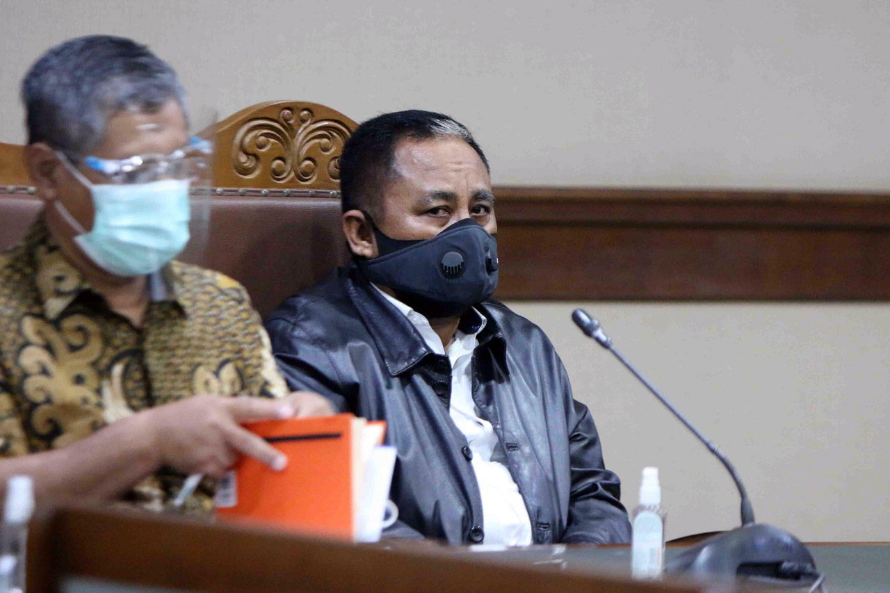 Eks Presiden PKS Luthfi...