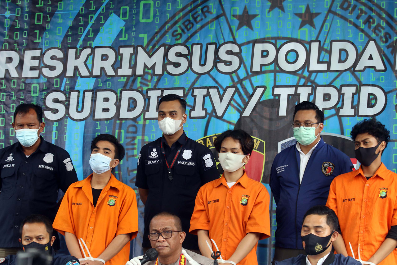 Polisi Ringkus Komplotan...