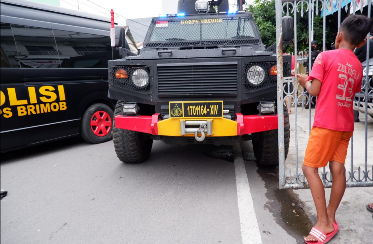Polisi Gerebek Rumah...