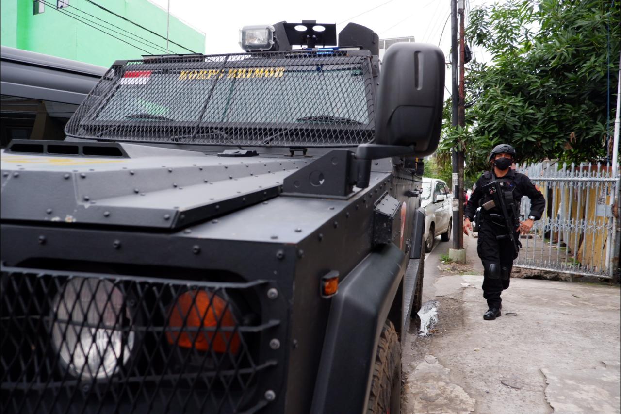 Polisi Gerebek Rumah...