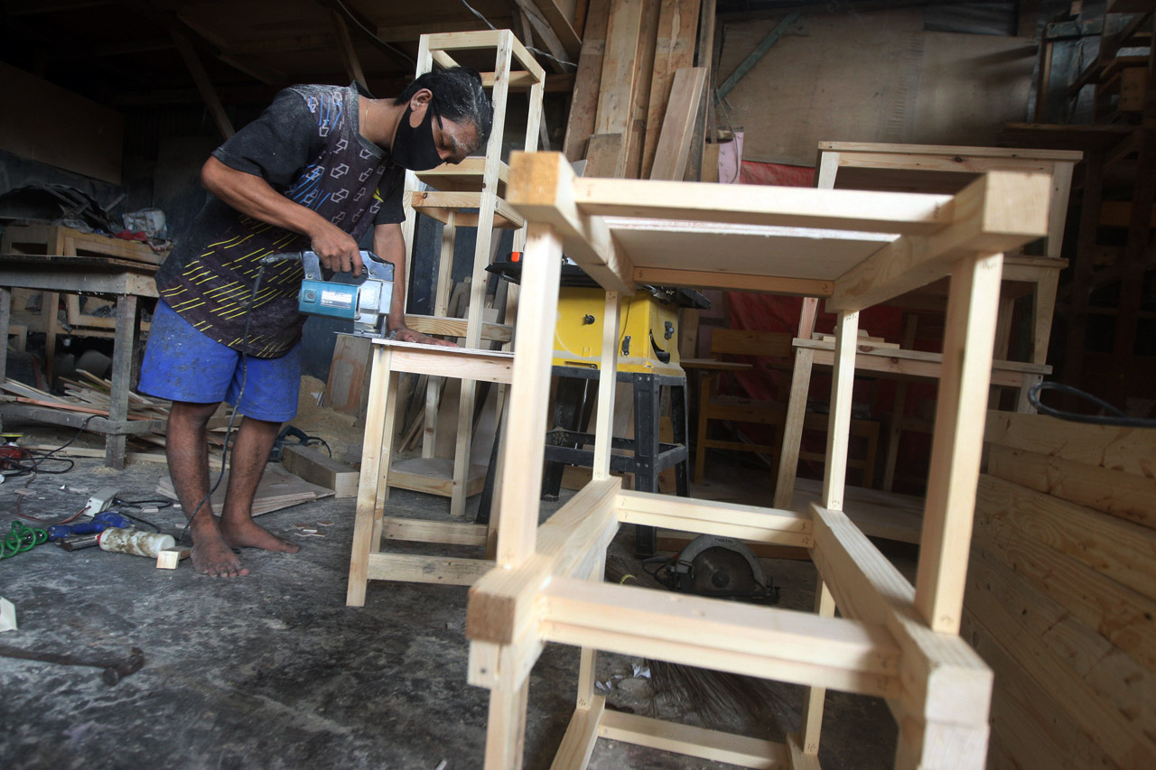 Permintaan Mebel Turun...