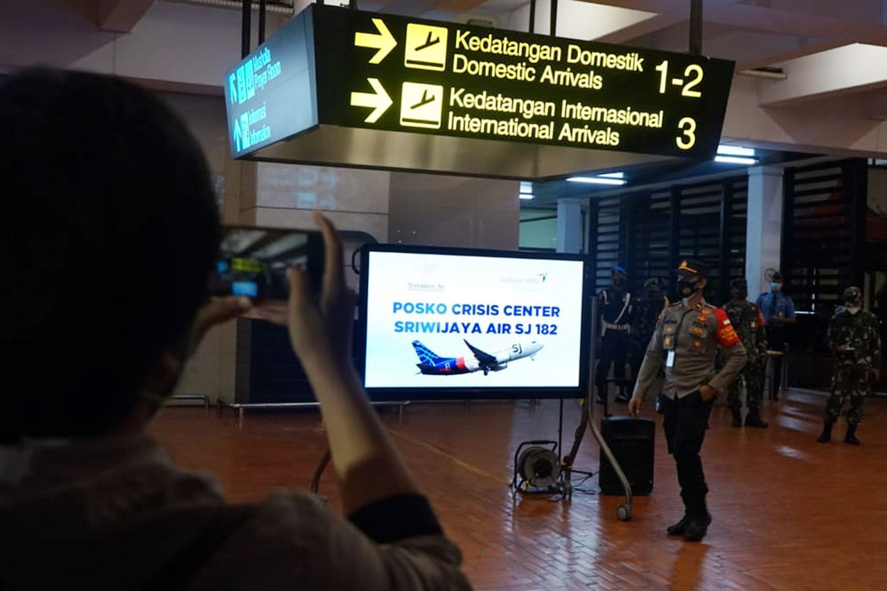 Sriwijaya Air Buka Posko...