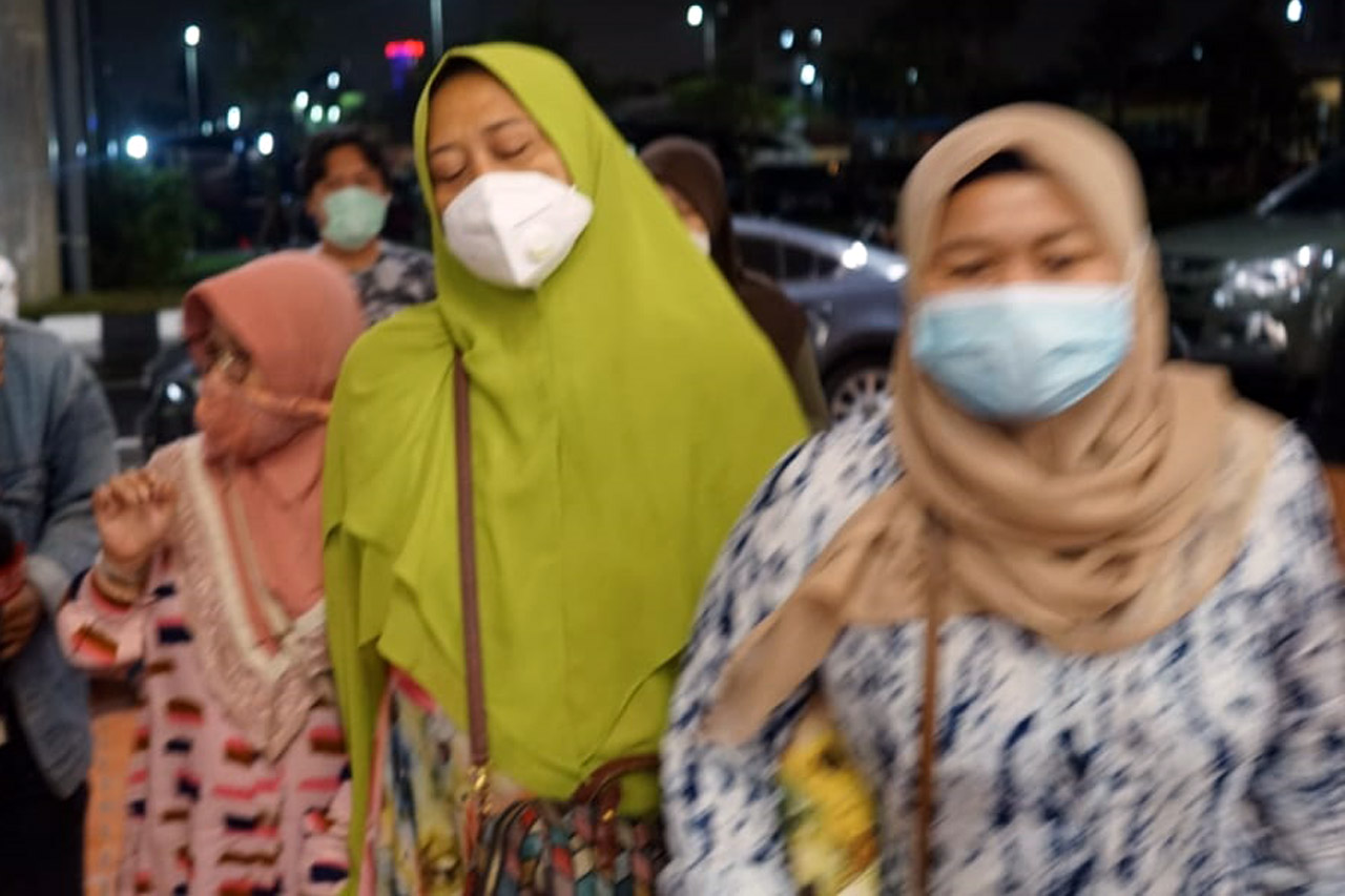 Tangis Keluarga Penumpang...
