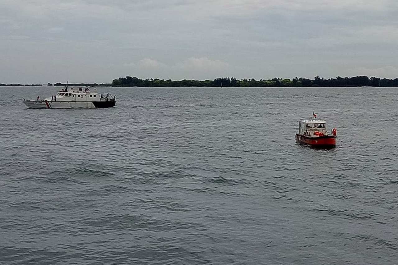 Tim SAR Lakukan Pencarian...
