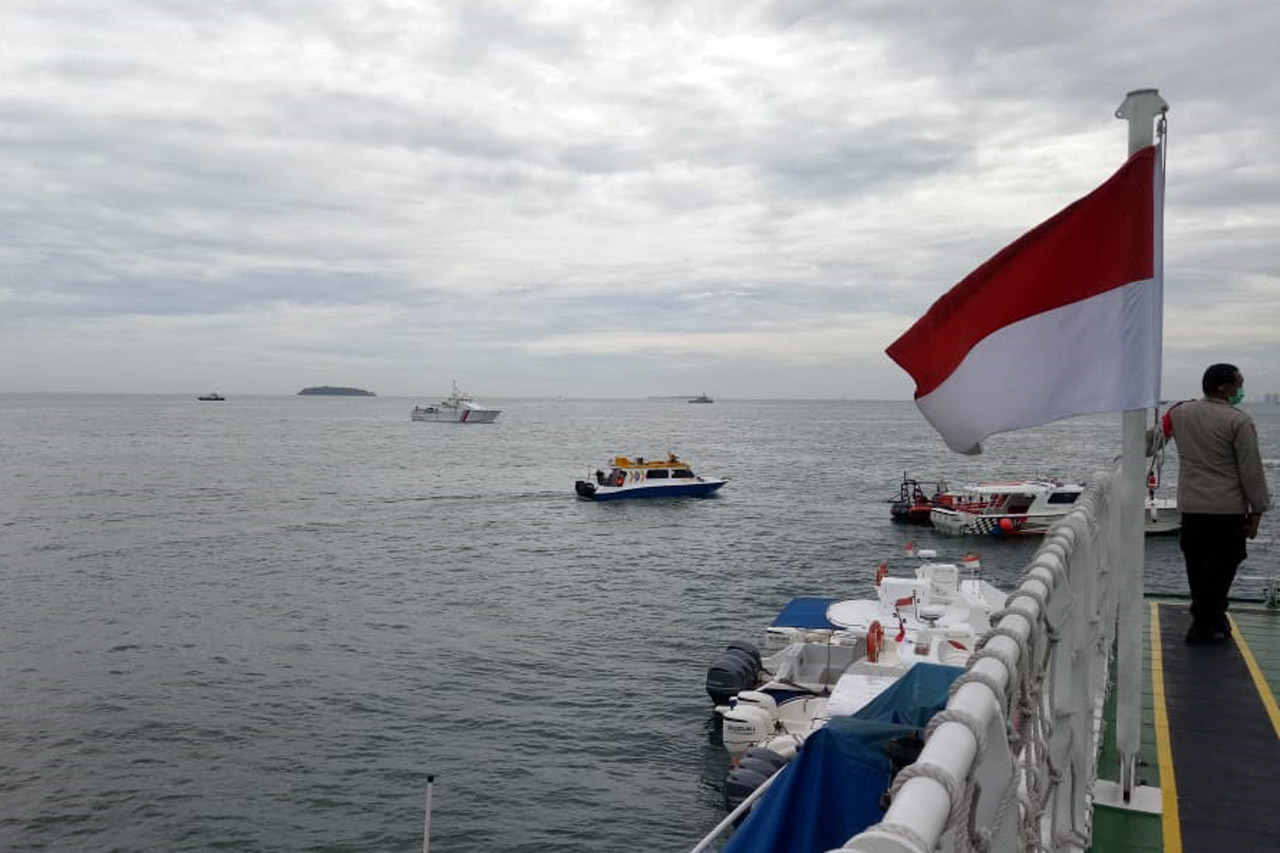 Tim SAR Lakukan Pencarian...