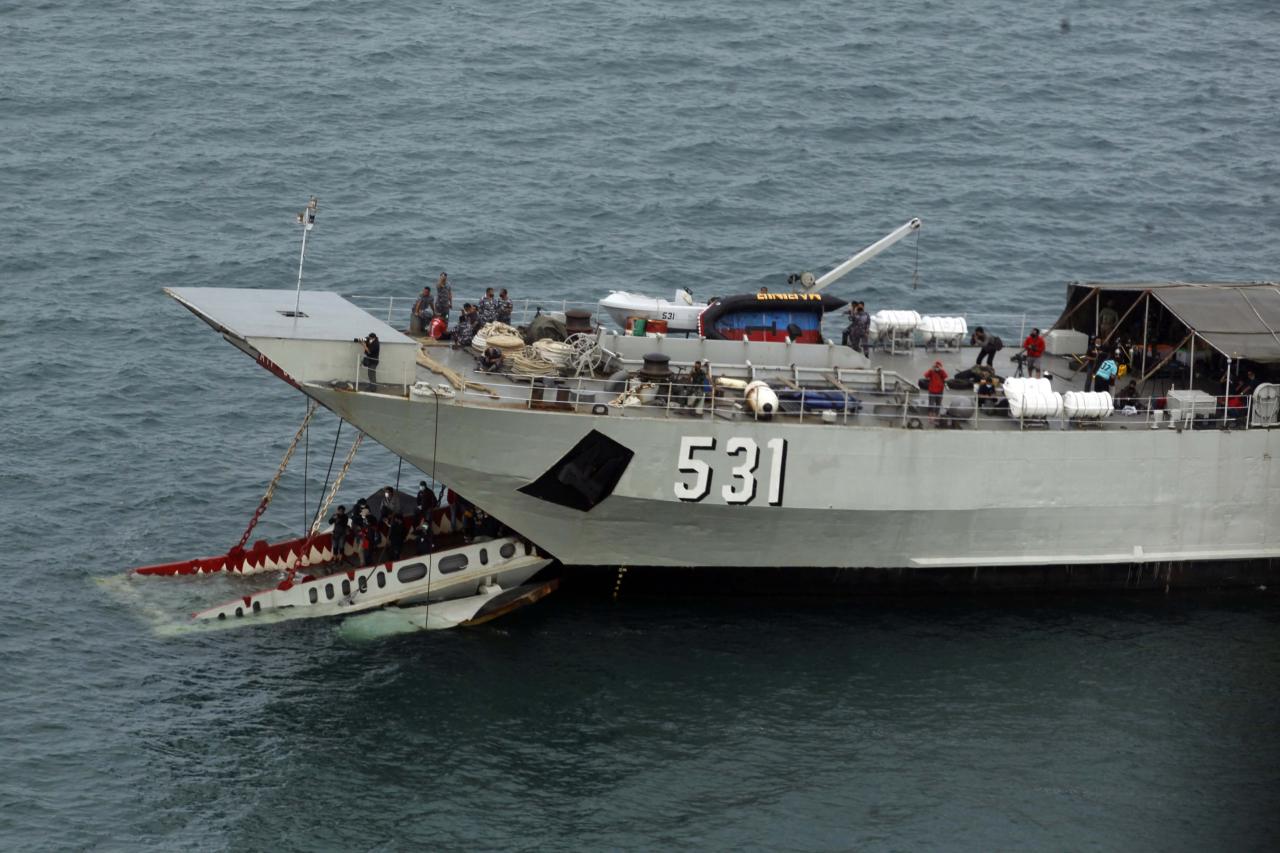 TNI AU Temukan Tumpahan...