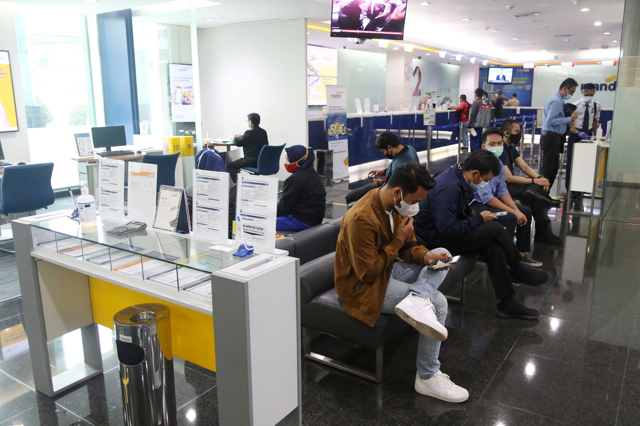 Bank Tetap Beroperasi...