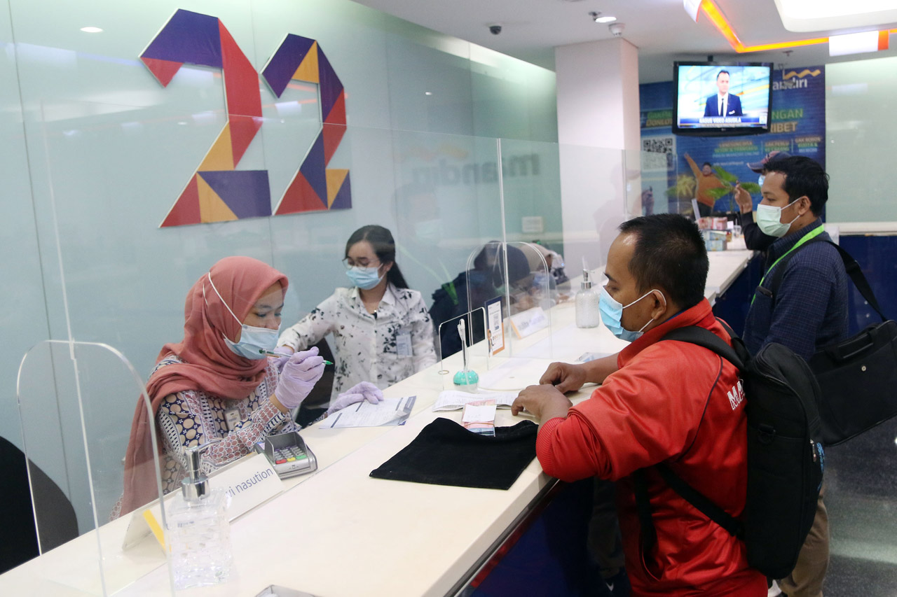 Bank Tetap Beroperasi...
