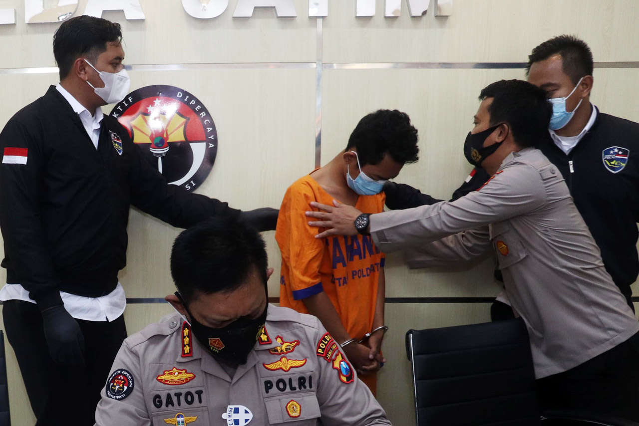 Polisi Tangkap Mahasiswa...
