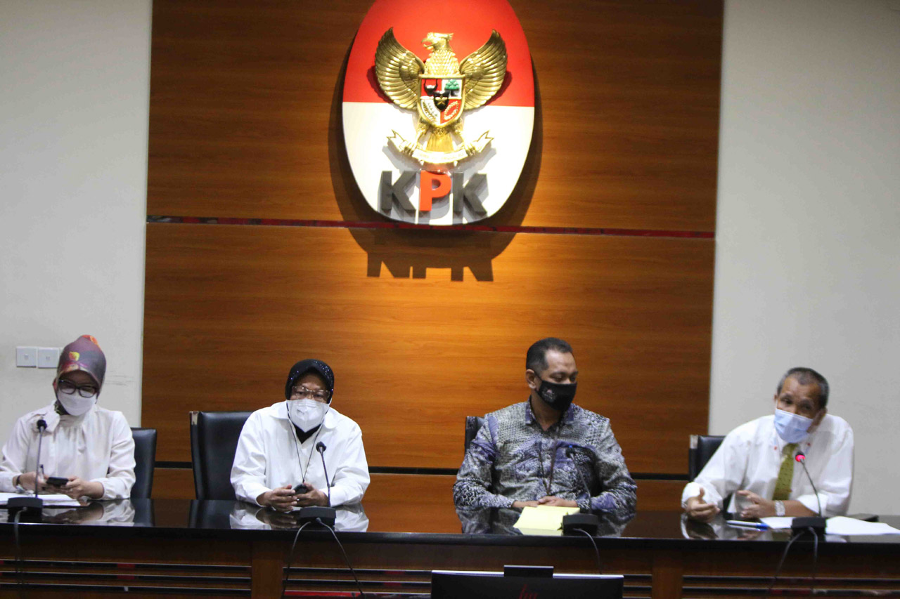 Sambangi KPK, Mensos...