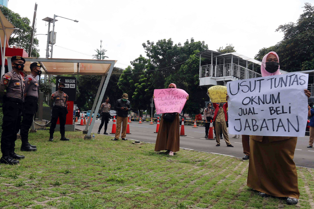 Gelar Aksi Damai, Guru...