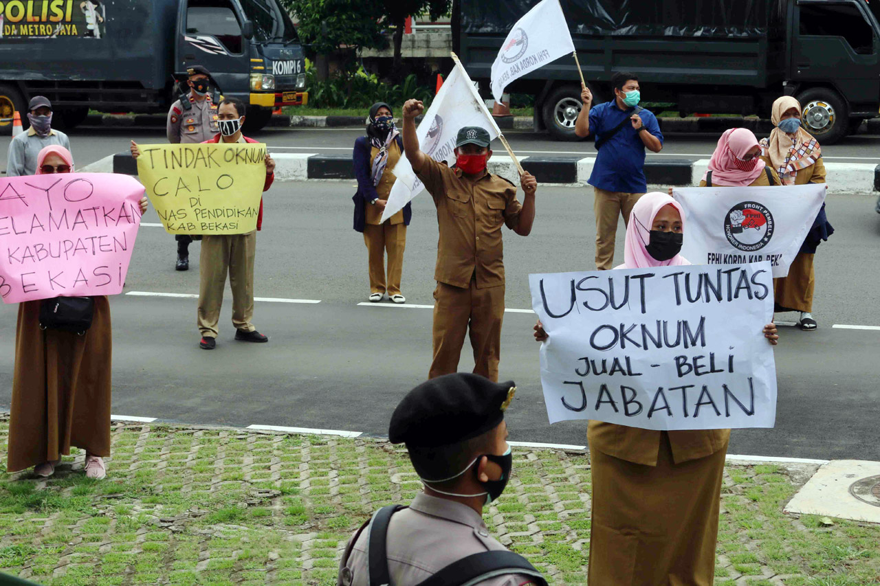 Gelar Aksi Damai, Guru...
