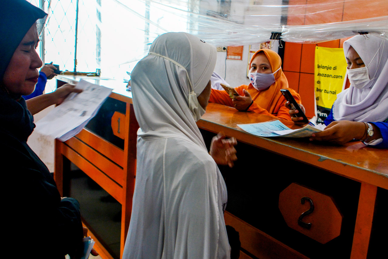 Puluhan Warga Cairkan...