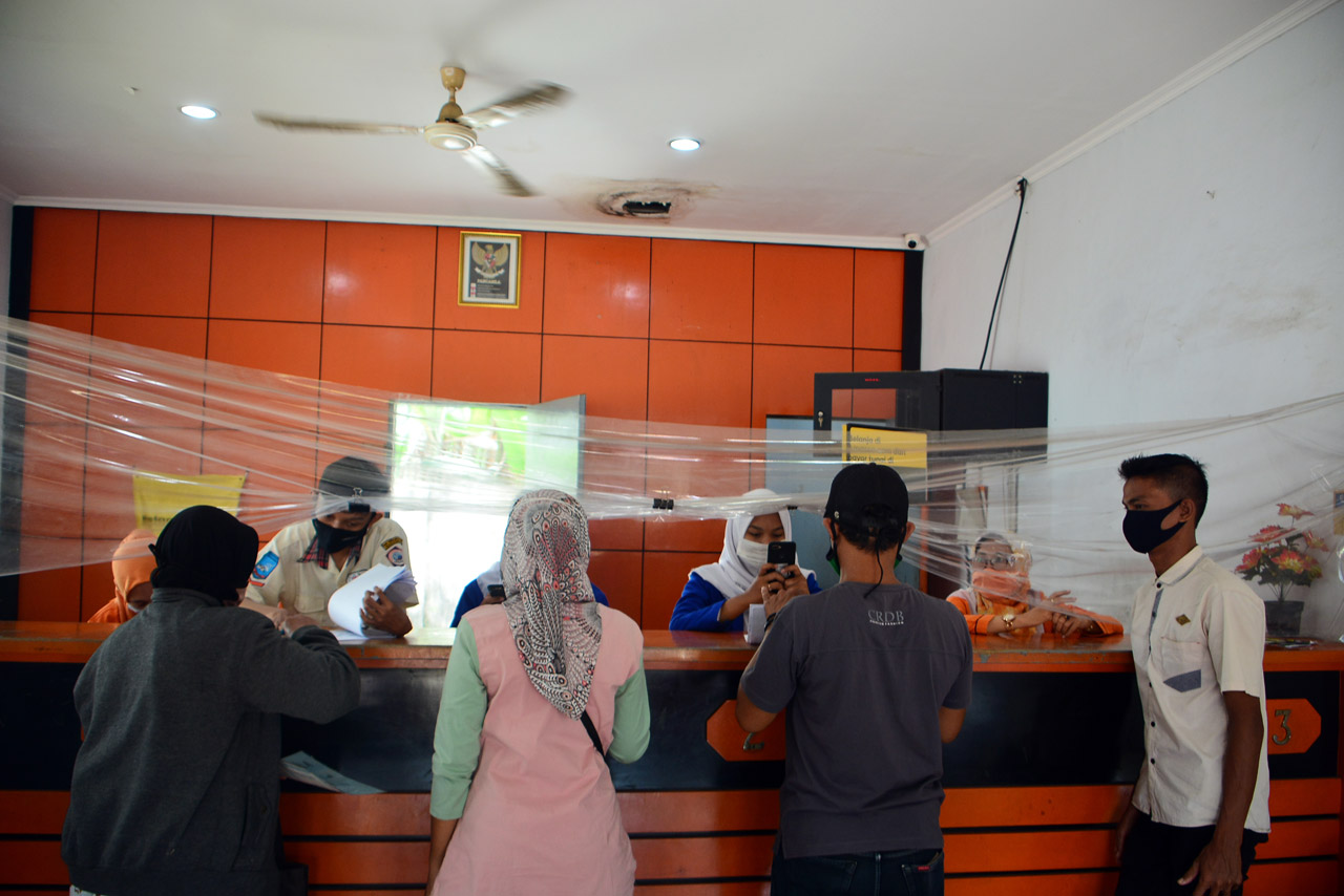 Puluhan Warga Cairkan...