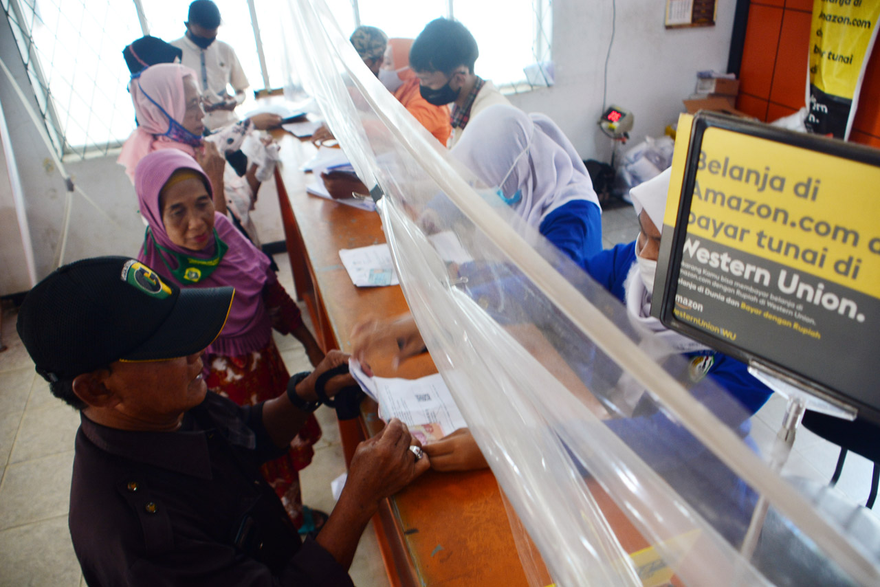 Puluhan Warga Cairkan...