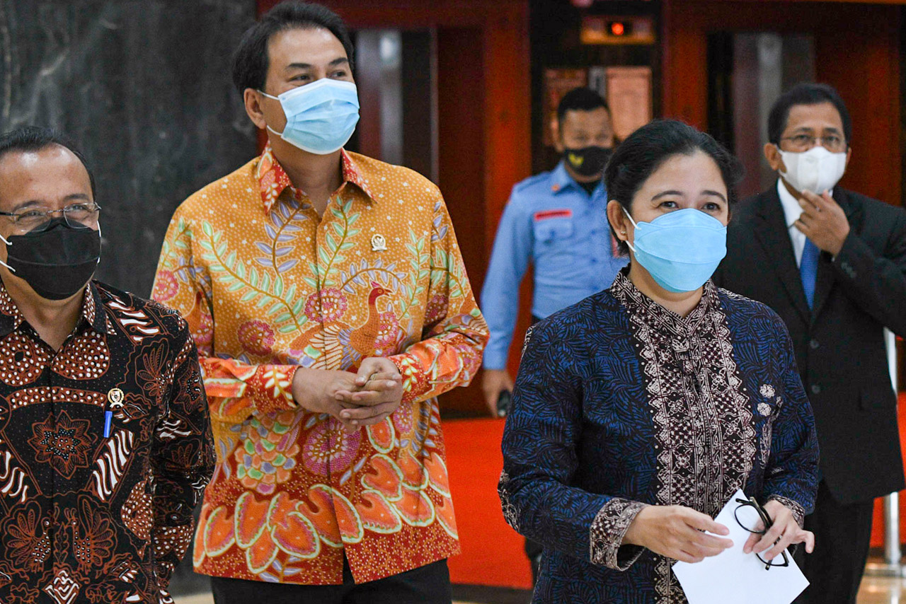 Presiden Jokowi Ajukan...