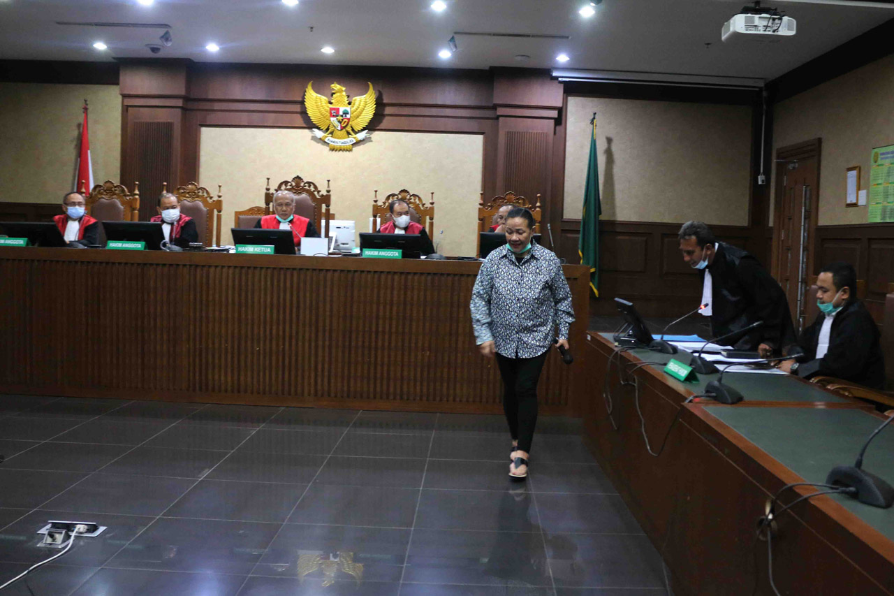 Pembobol BNI Maria Pauline...