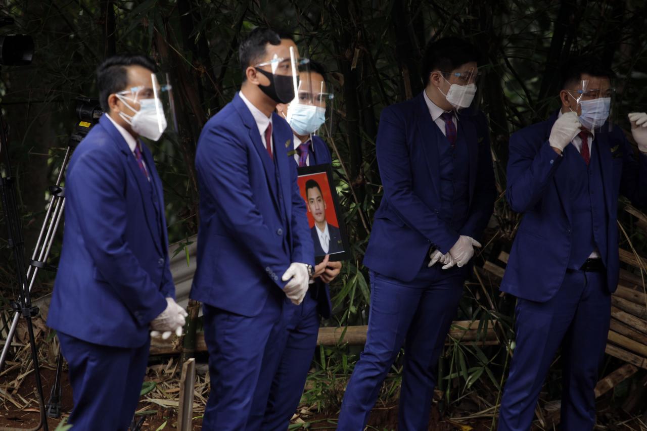 Kerabat dan Rekan Kerja...