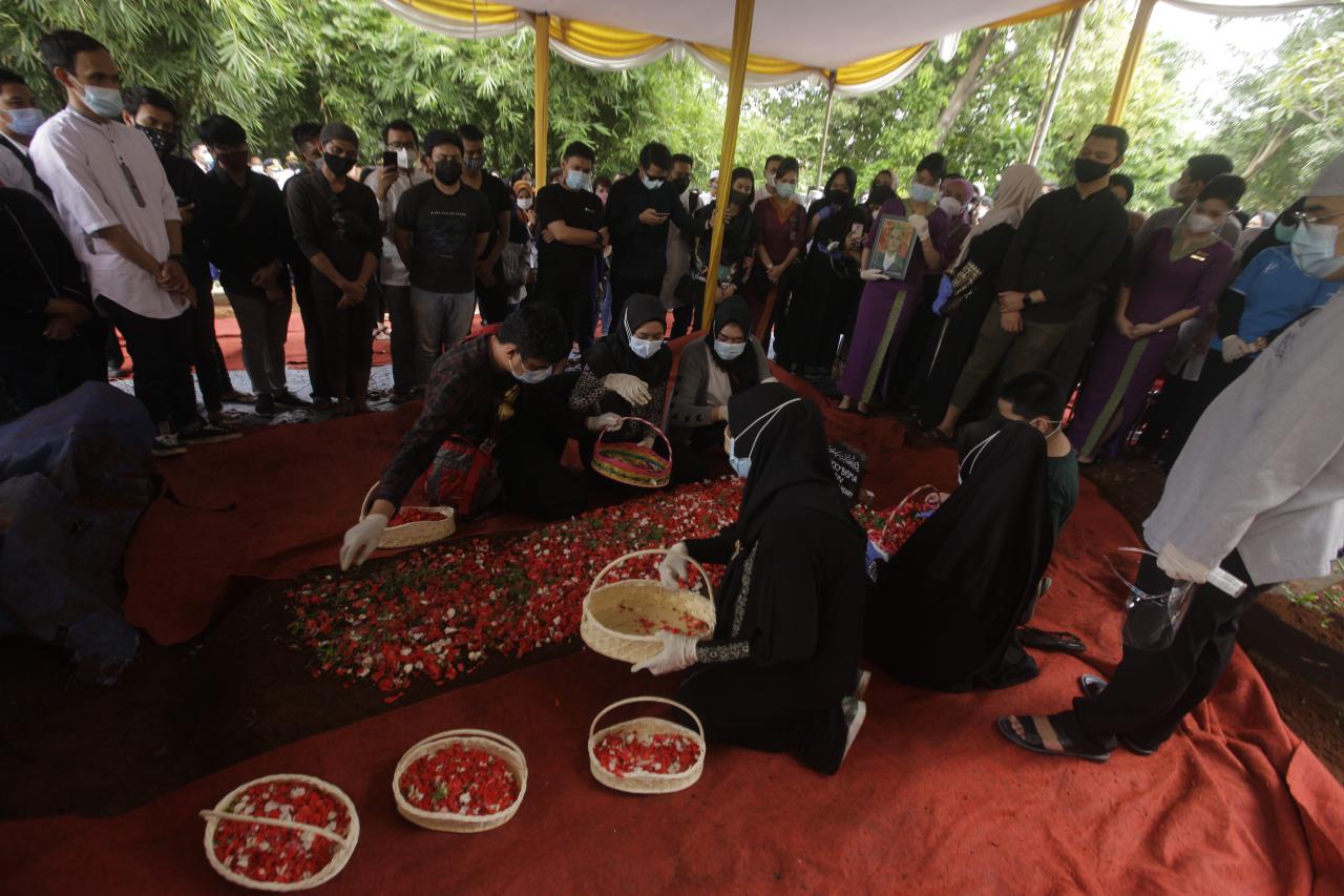 Kerabat dan Rekan Kerja...