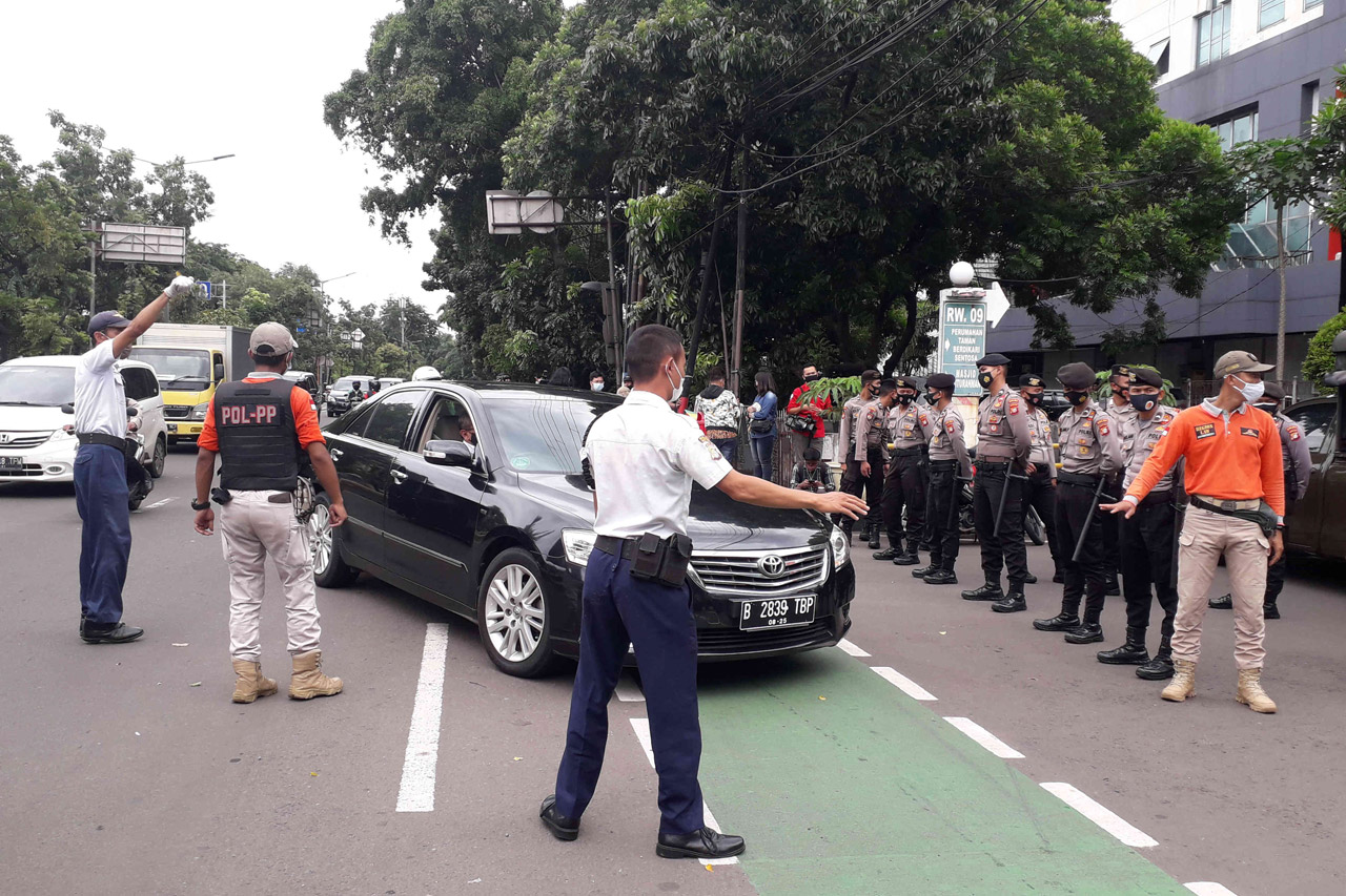 Polisi Jaga Akses Menuju...