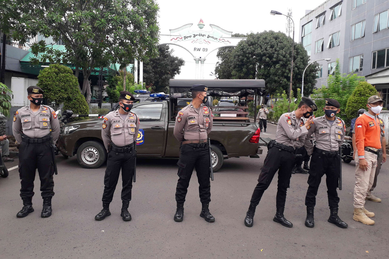 Polisi Jaga Akses Menuju...