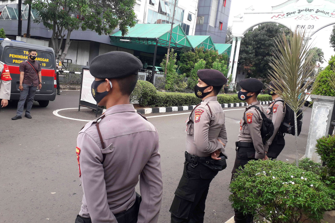 Polisi Jaga Akses Menuju...