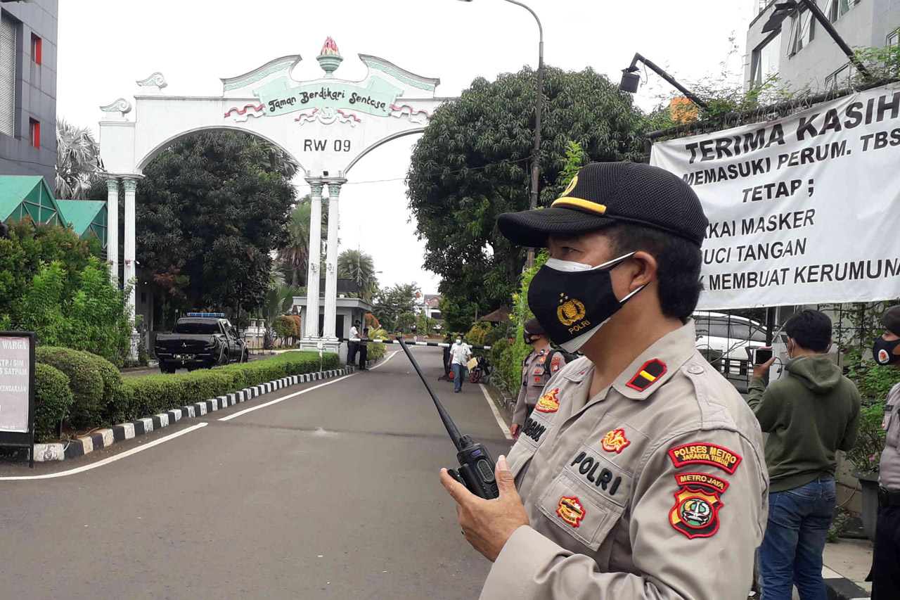 Polisi Jaga Akses Menuju...