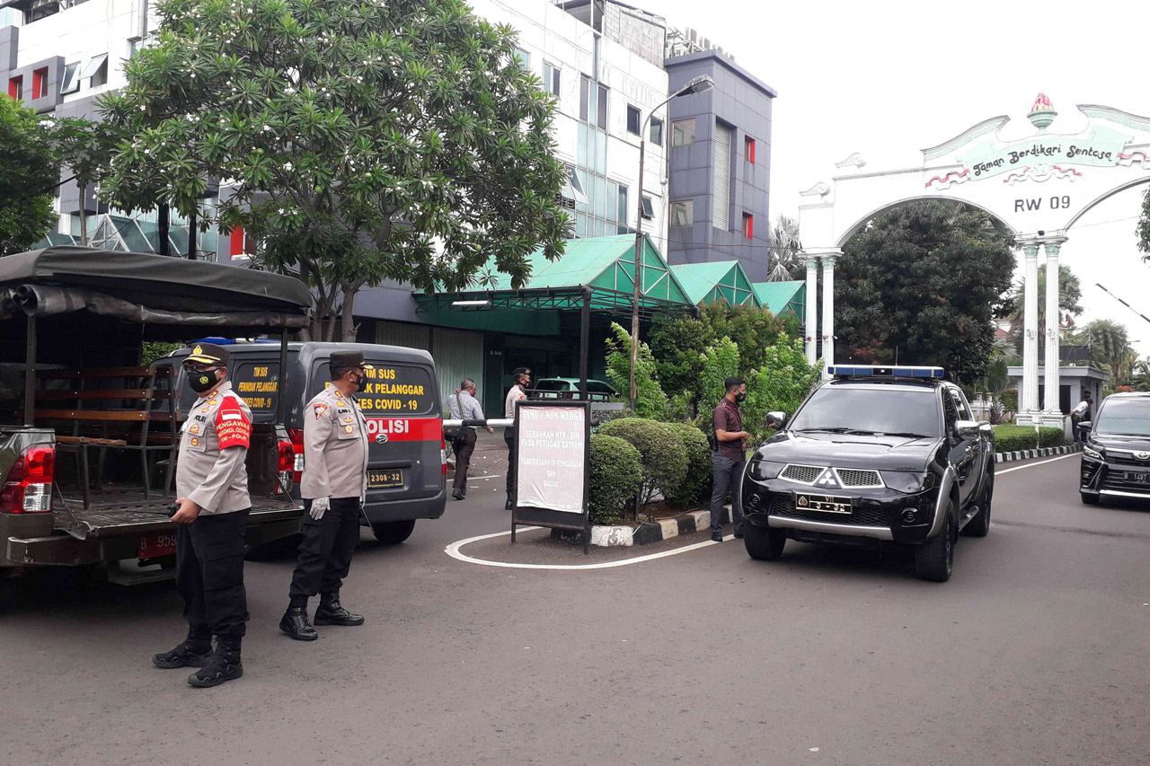 Polisi Jaga Akses Menuju...