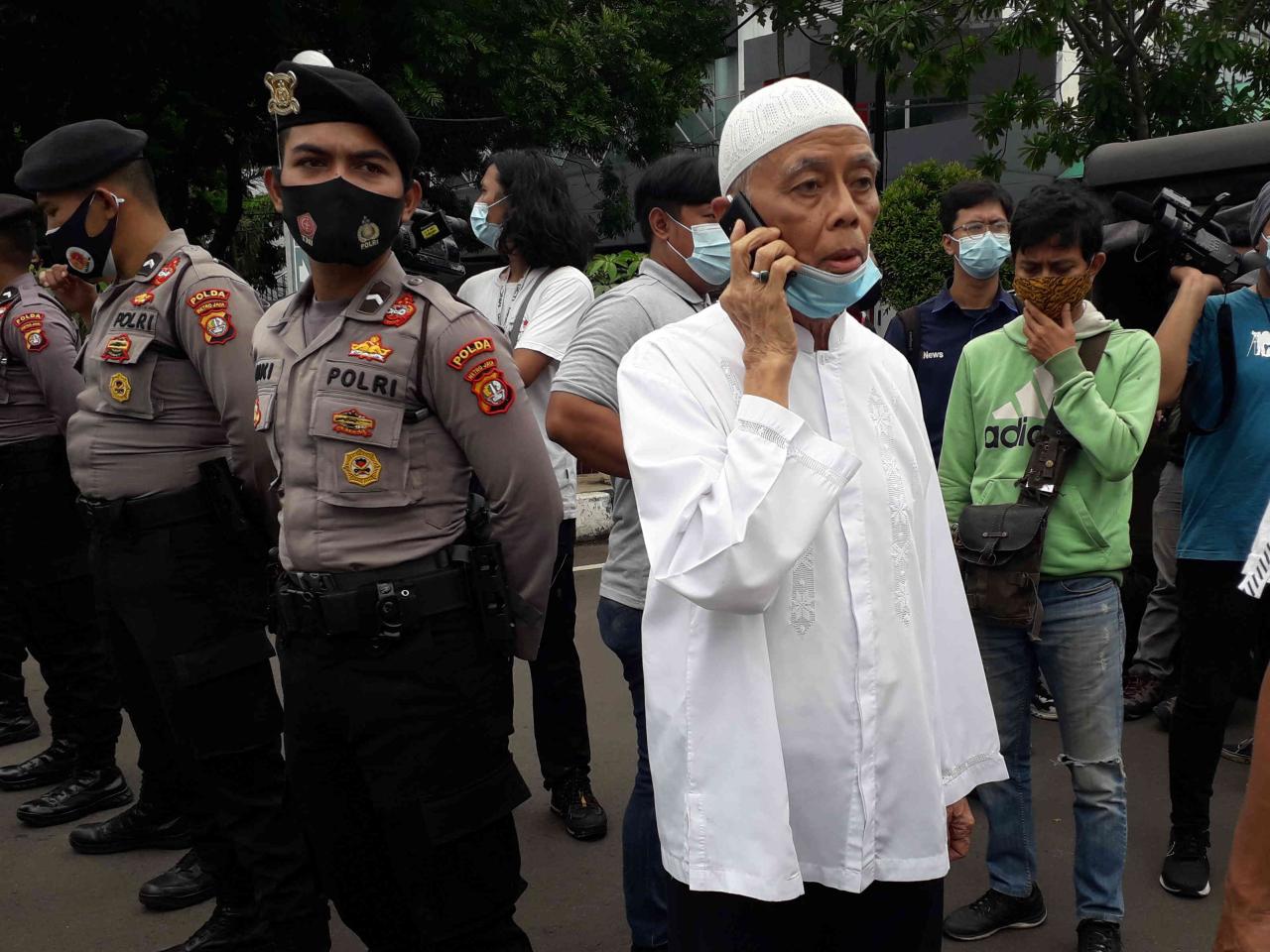 Terhalang Penjagaan...