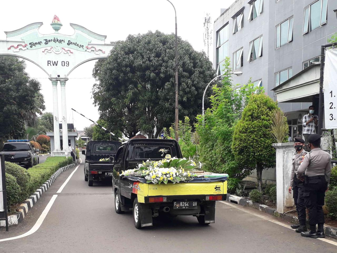 Terhalang Penjagaan...