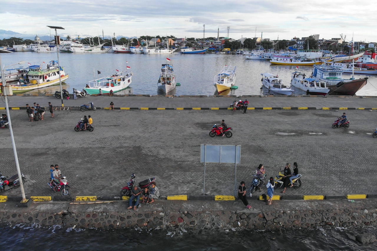 Mengunjungi Pelabuhan...