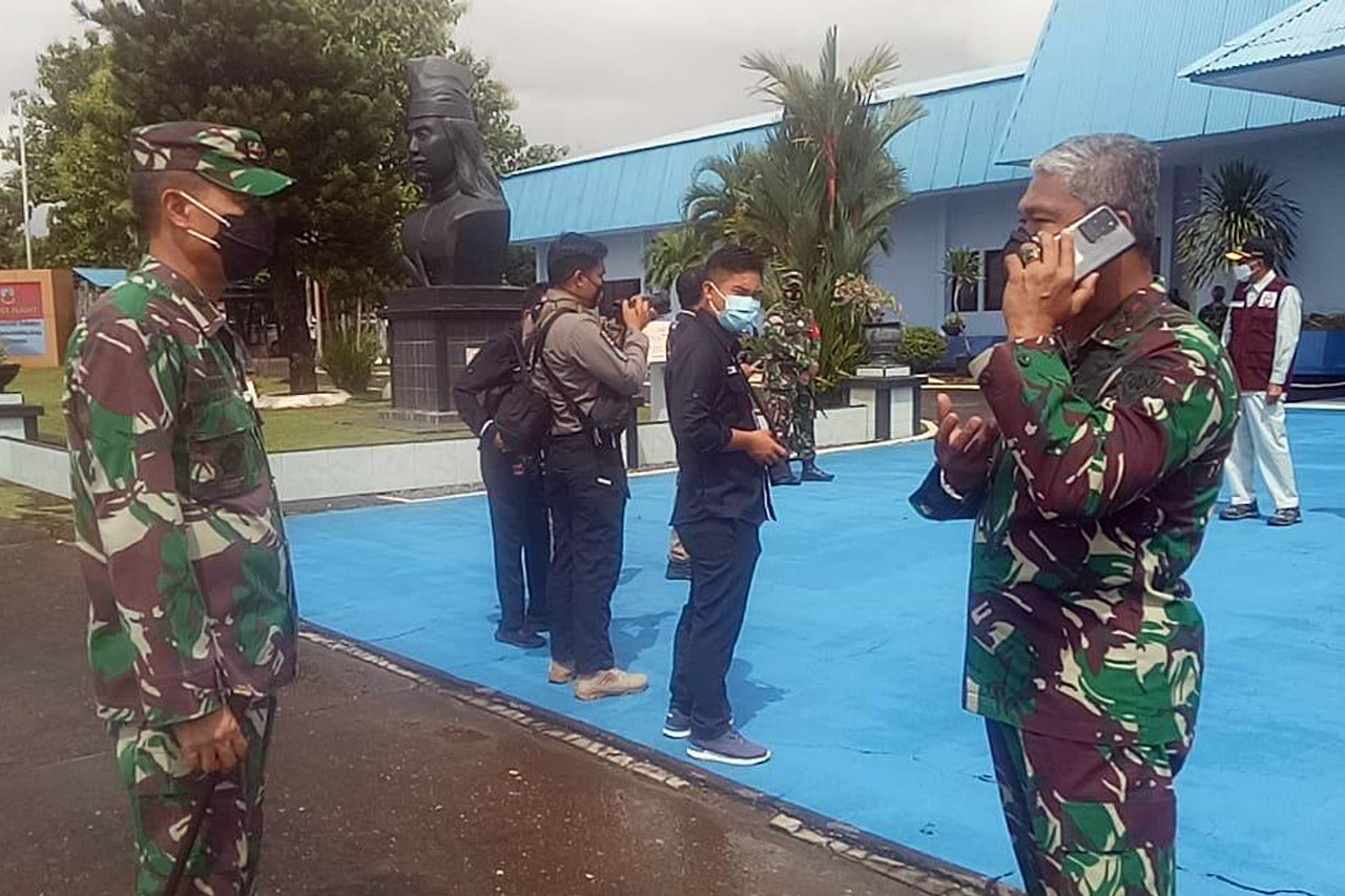 Bantu Korban Gempa Majene,...