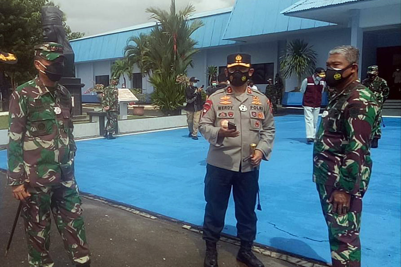 Bantu Korban Gempa Majene,...