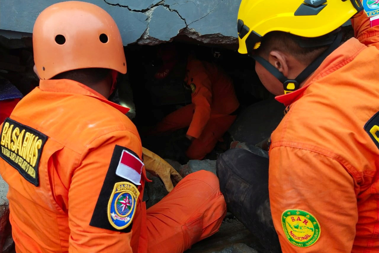 Gempa Mamuju, Tim SAR...